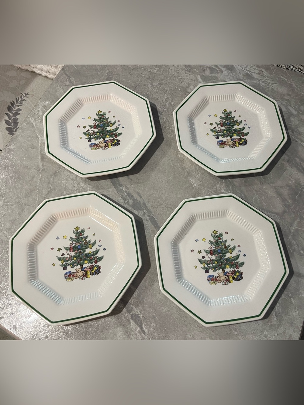 VTG “Nikko” Christmastime Plate Set(4)